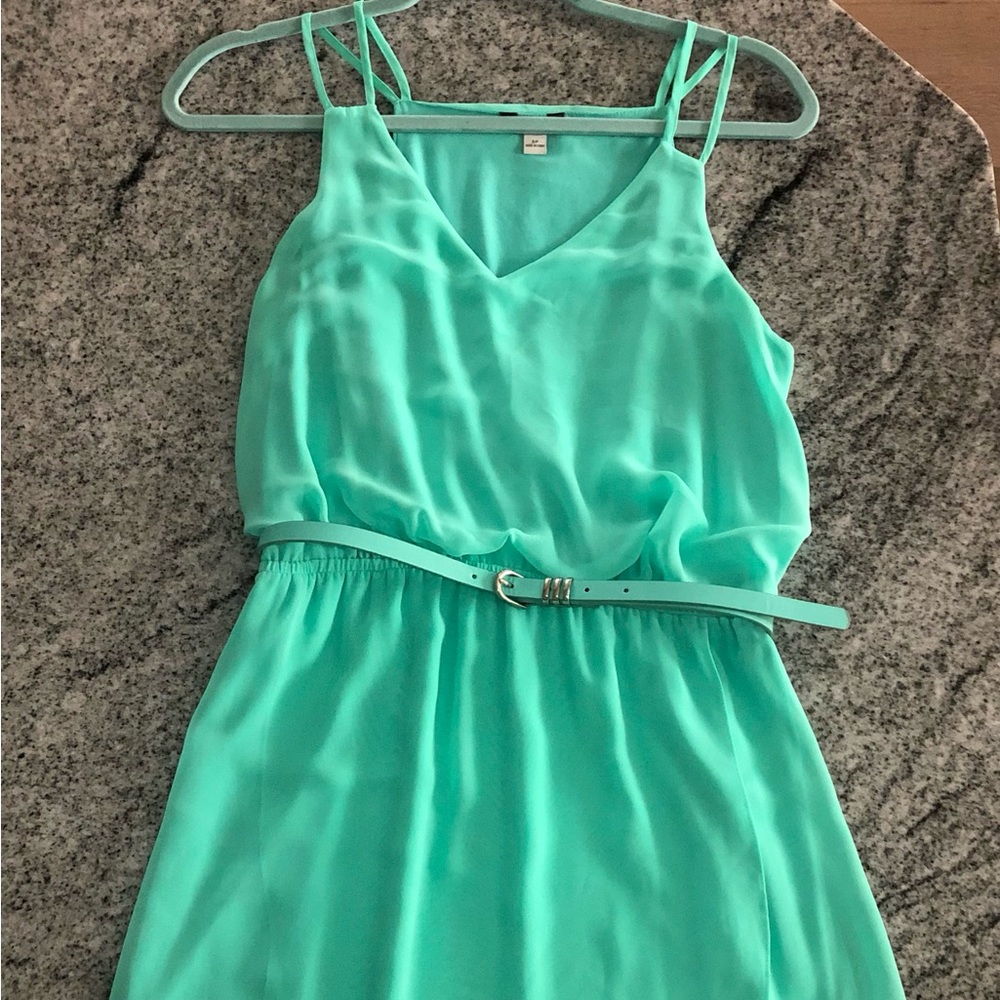 Great summer dress for a wedding or date night.